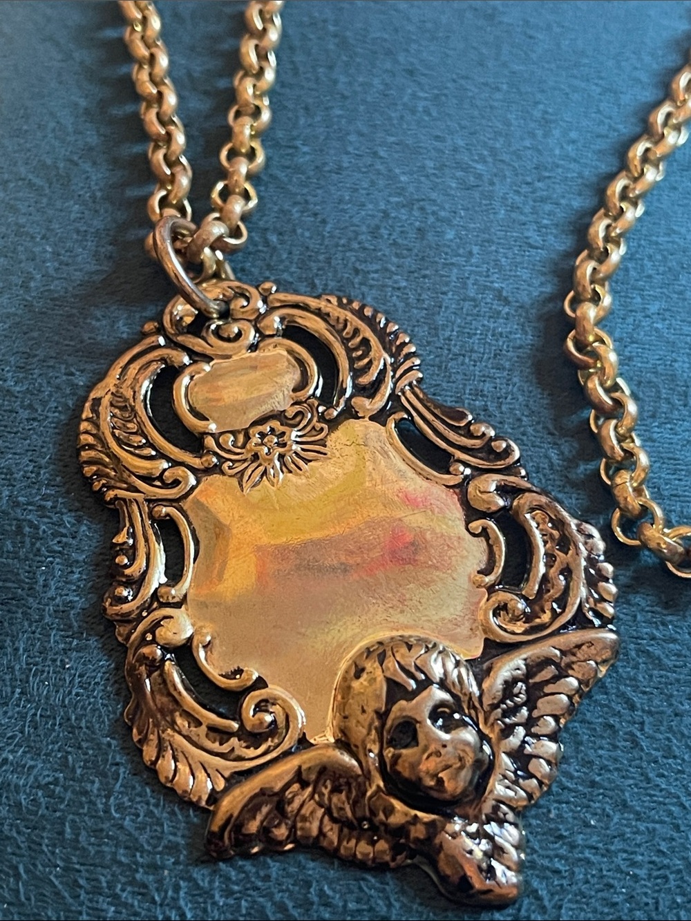 Vintage Art Nouveau Antiqued Brass Cherub Shield Pendant Necklace - Picture 3 of 9
